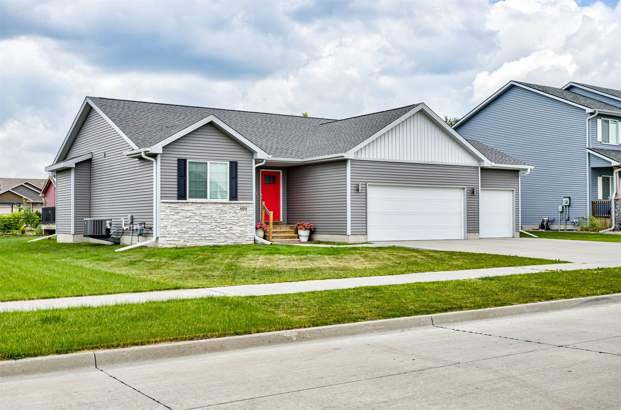 Property Photo: 609 Prairie View Drive IA 50124