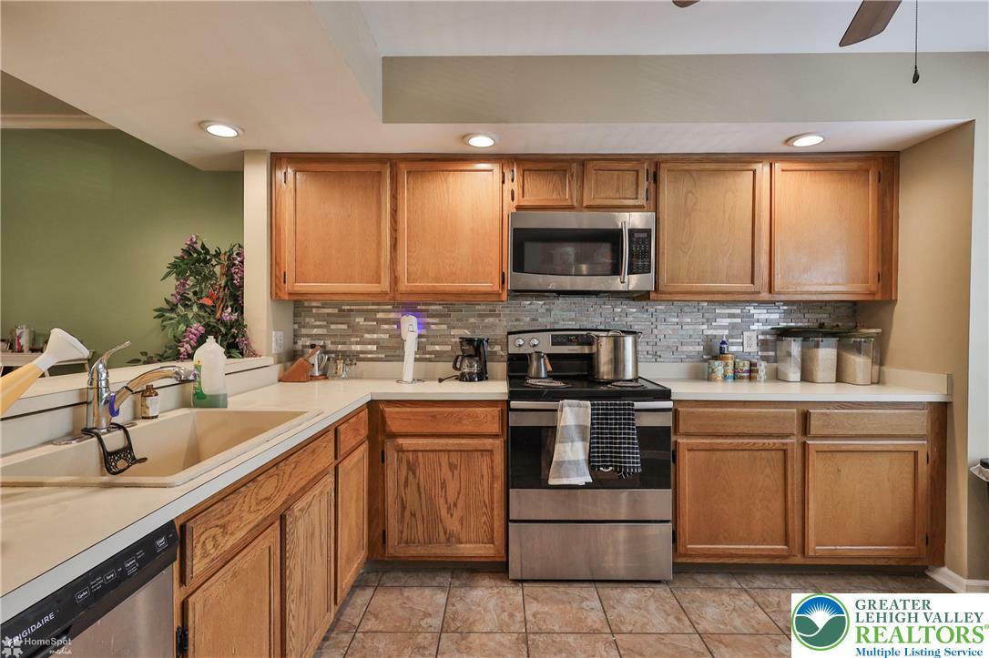 Property Photo: 107 Independence Court PA 18020