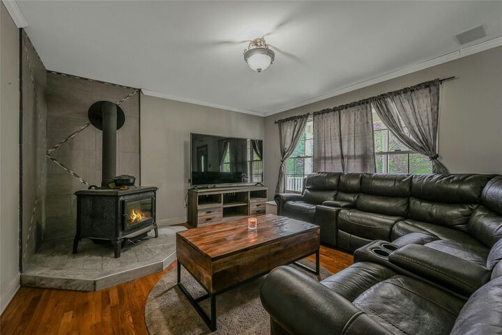 Property Photo: 24 Pineoaks Pl NY 11738