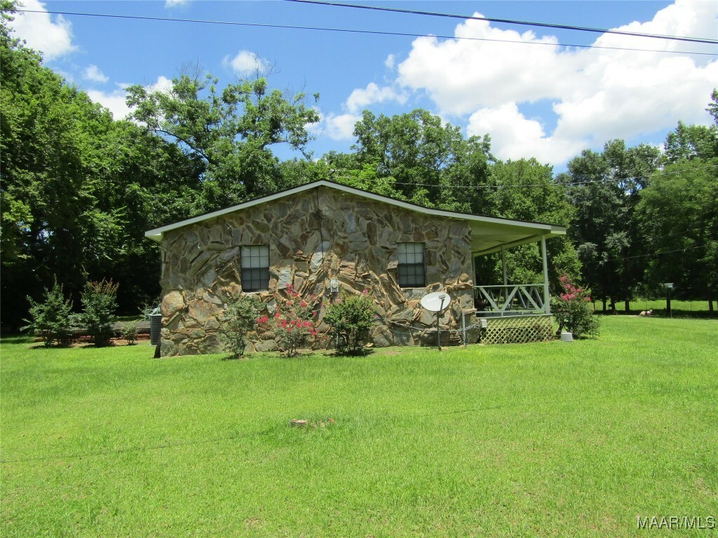 Property Photo: 1716 Old Federal Road AL 36075