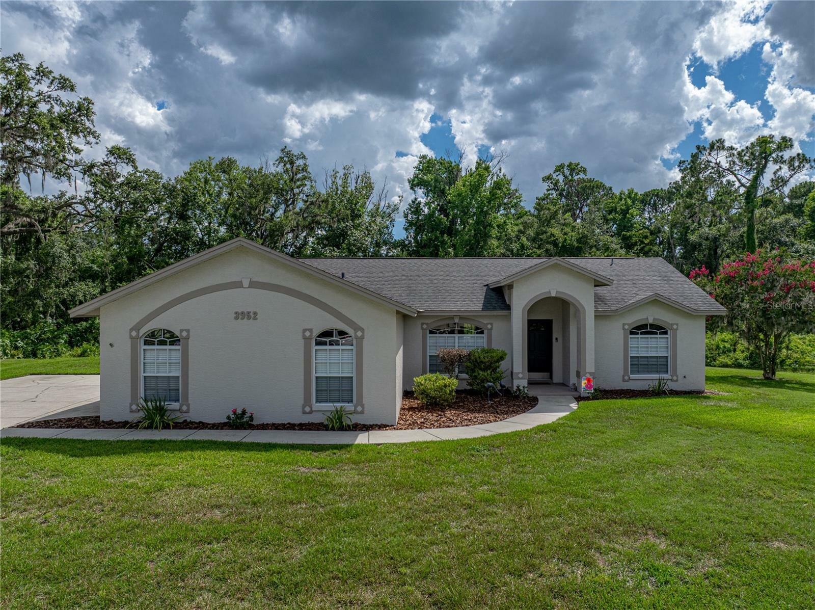 Property Photo:  3952 Laurel Branch Drive  FL 33810 