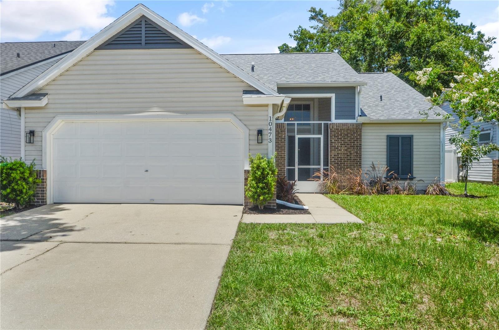 Property Photo: 10473 Glassborough Drive FL 32825
