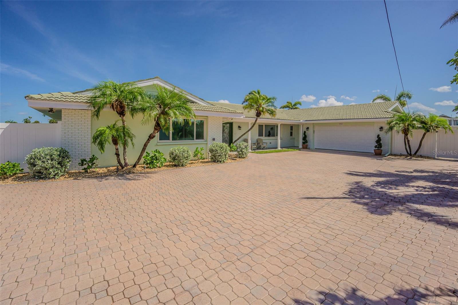 Property Photo: 5950 Bikini Way N FL 33706