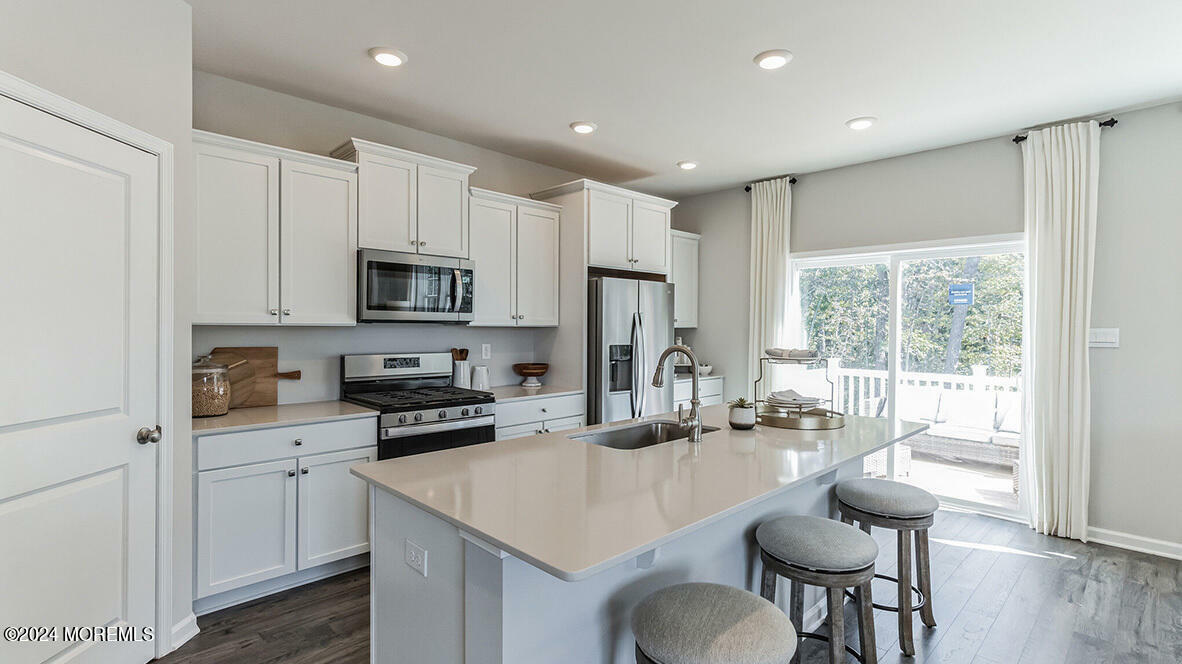 6 Victoria Gardens Square  Neptune Township NJ 07753 photo