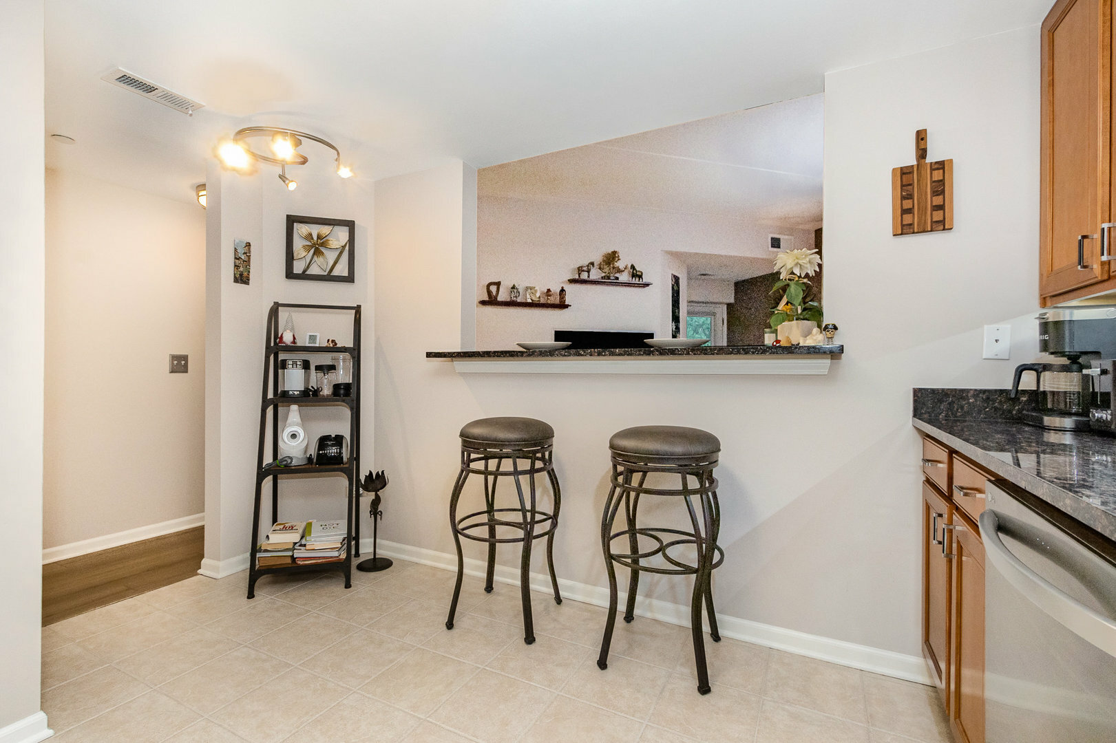 Property Photo: 845 E 22nd Street 219 IL 60148