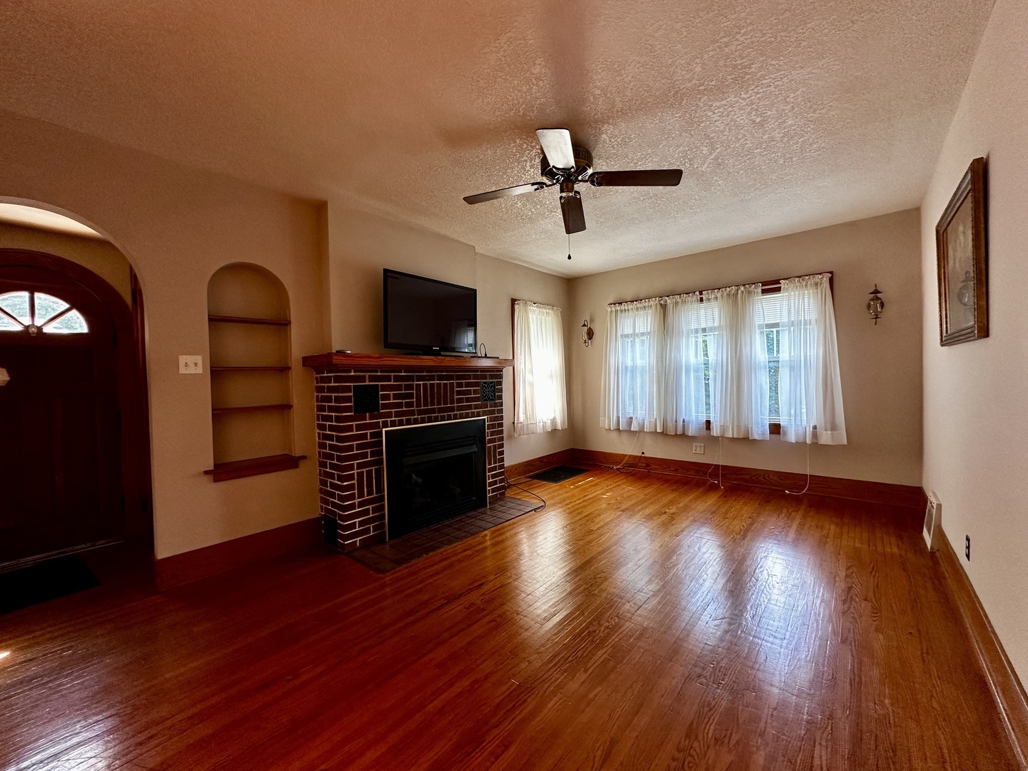 Property Photo:  201 S Jackson Street  IL 61727 