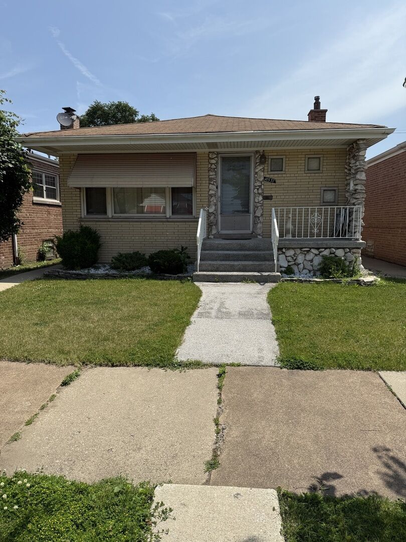 Property Photo: 10537 S Avenue O IL 60617
