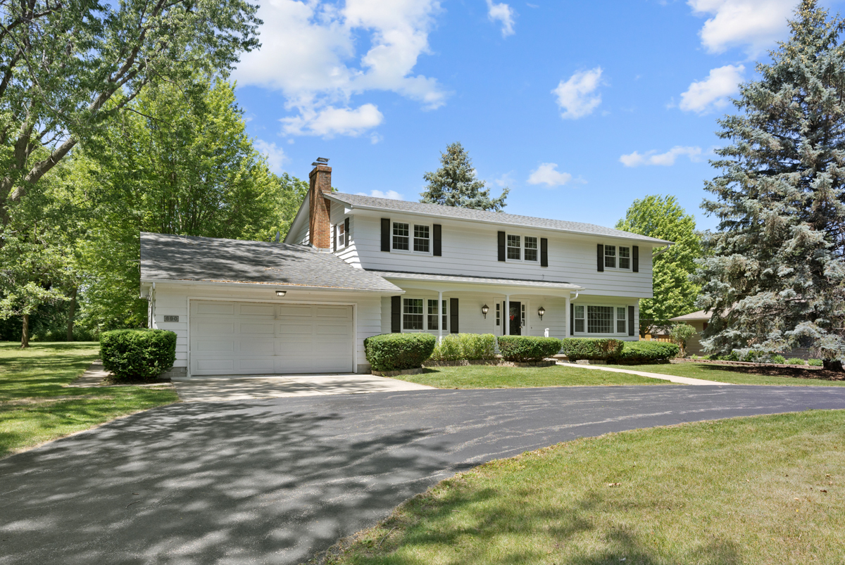 Property Photo: 690 Stanford Drive IL 60152