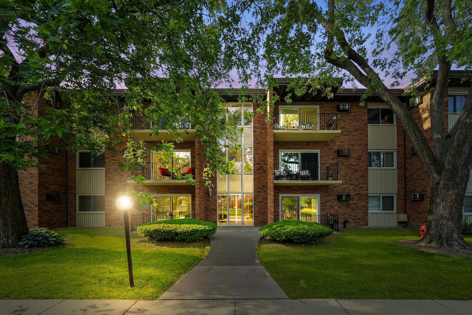 Property Photo:  4113 W 97th Place 104  IL 60453 