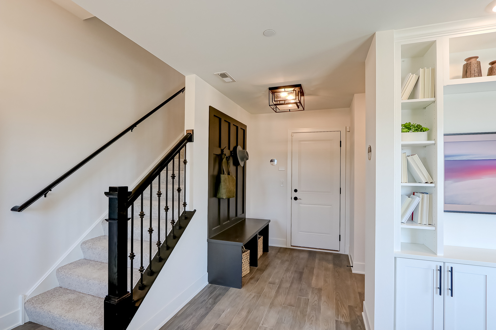 Property Photo: 1060 E Oakton Street IL 60018