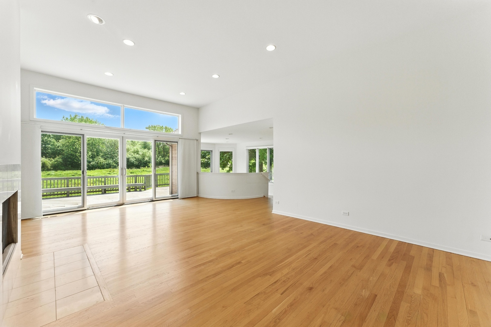Property Photo: 2471 Augusta Way IL 60035