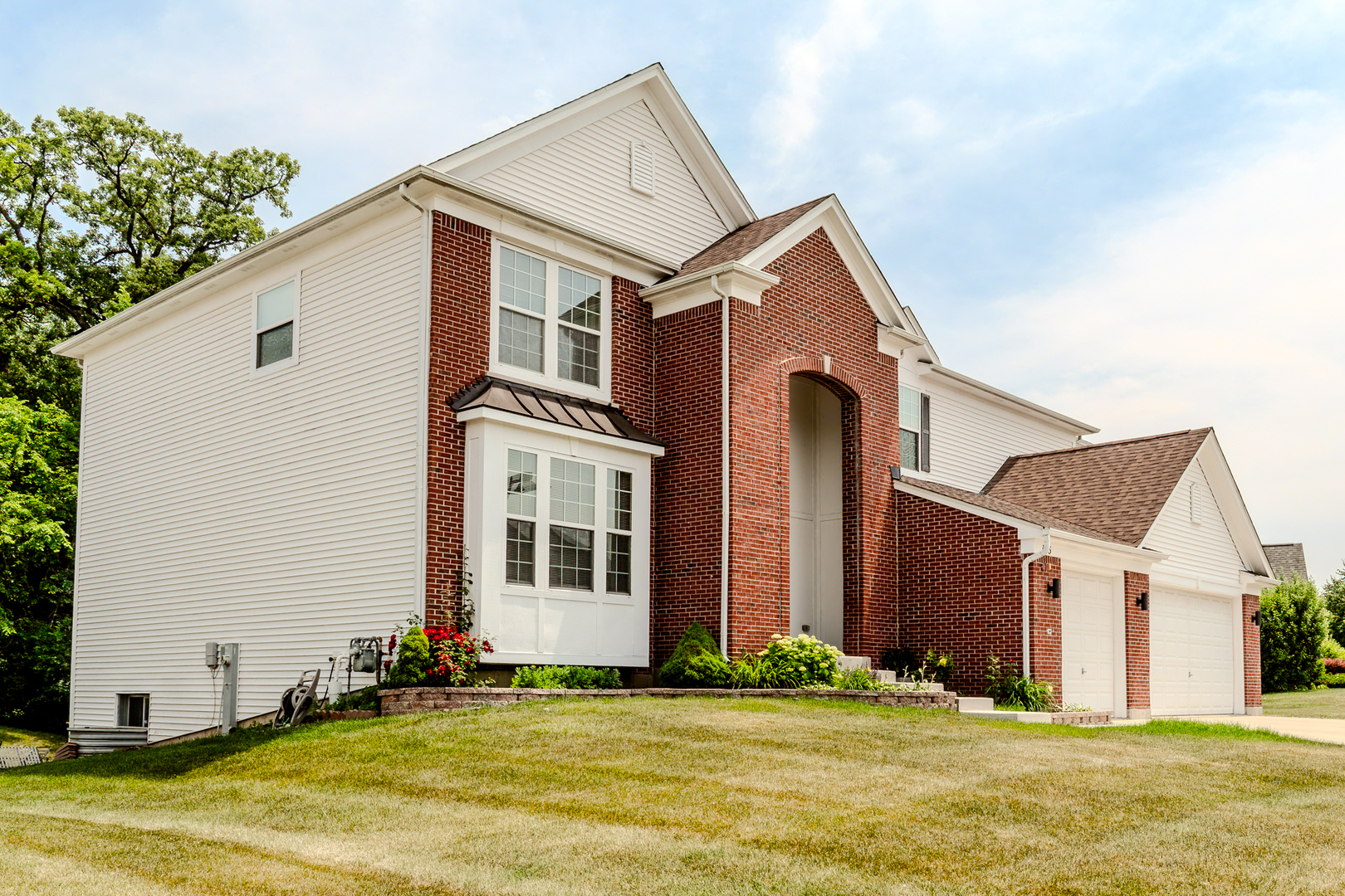 Property Photo: 105 Black Hill Drive IL 60107