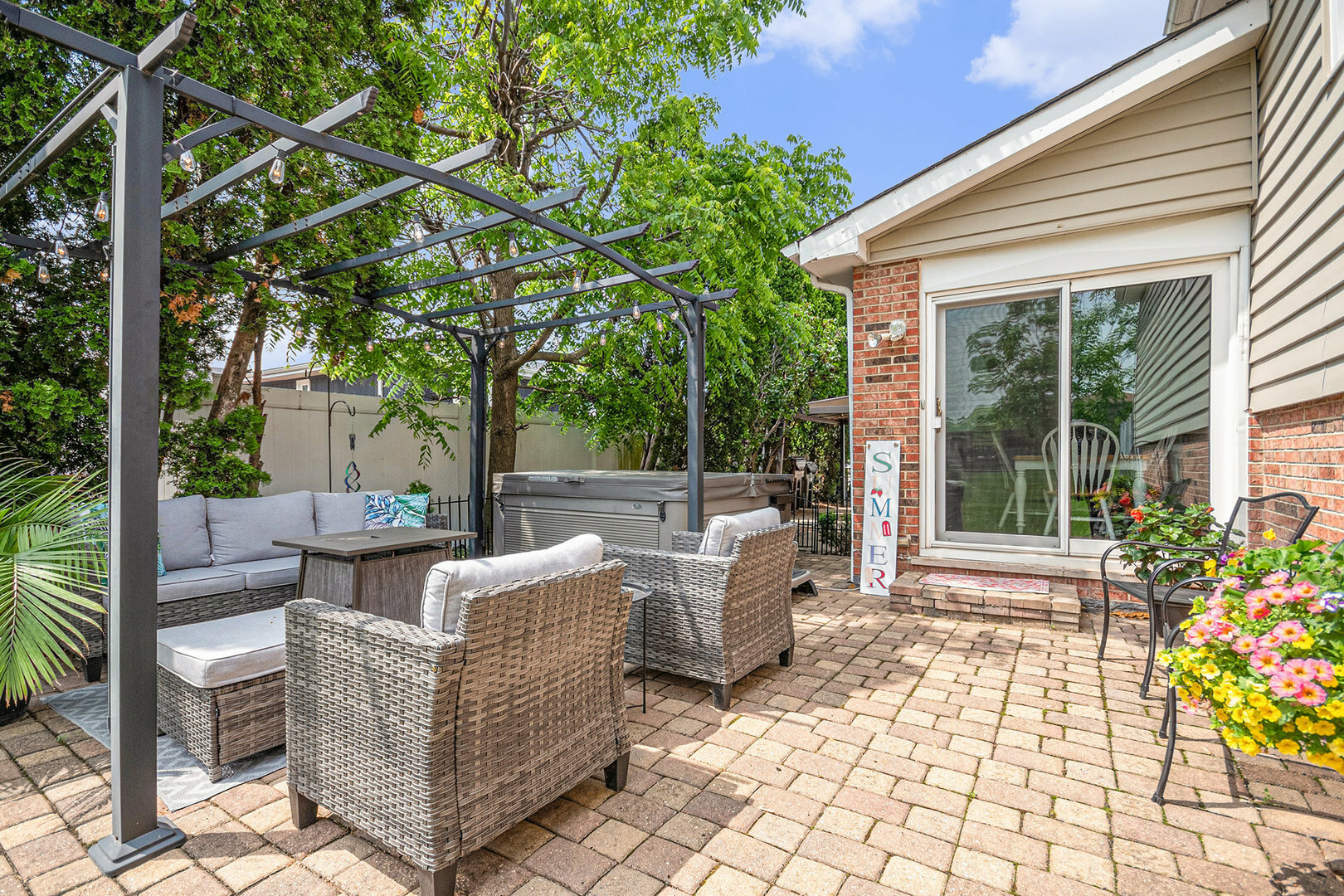 Property Photo: 6621 W Victoria Drive IL 60452