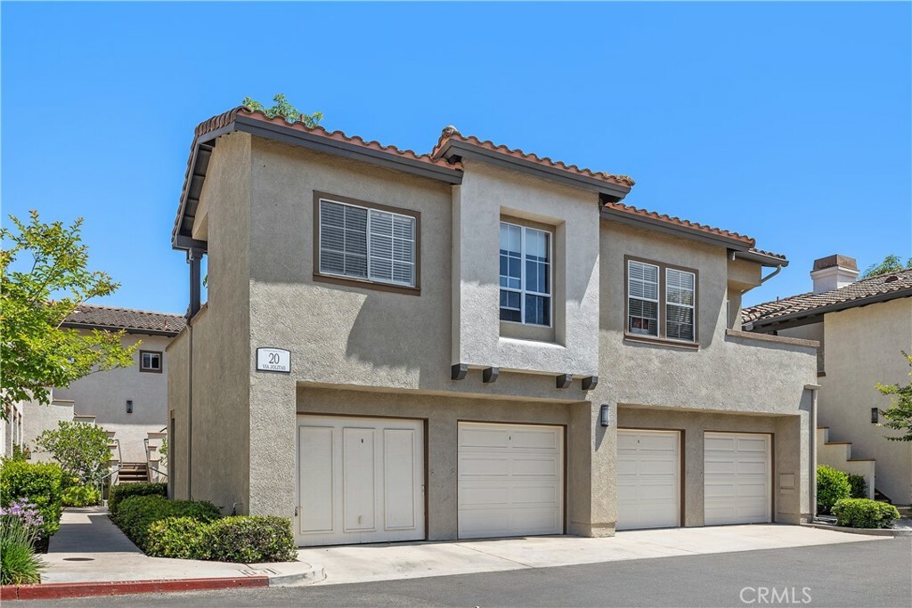 Property Photo:  20 Via Jolitas  CA 92688 