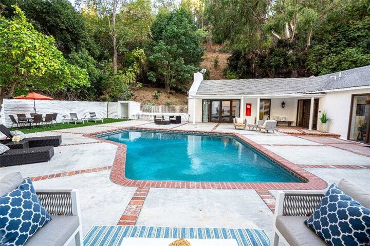 3183 N Laurel Canyon Blvd  Studio City CA 91604 photo