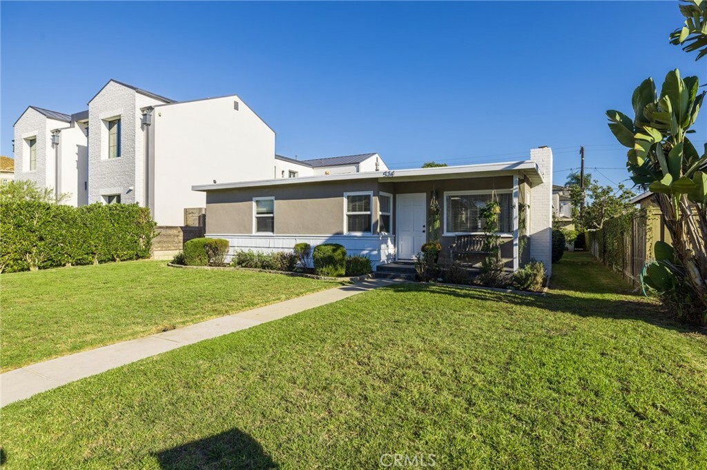 Property Photo:  524 Tustin Avenue  CA 92663 