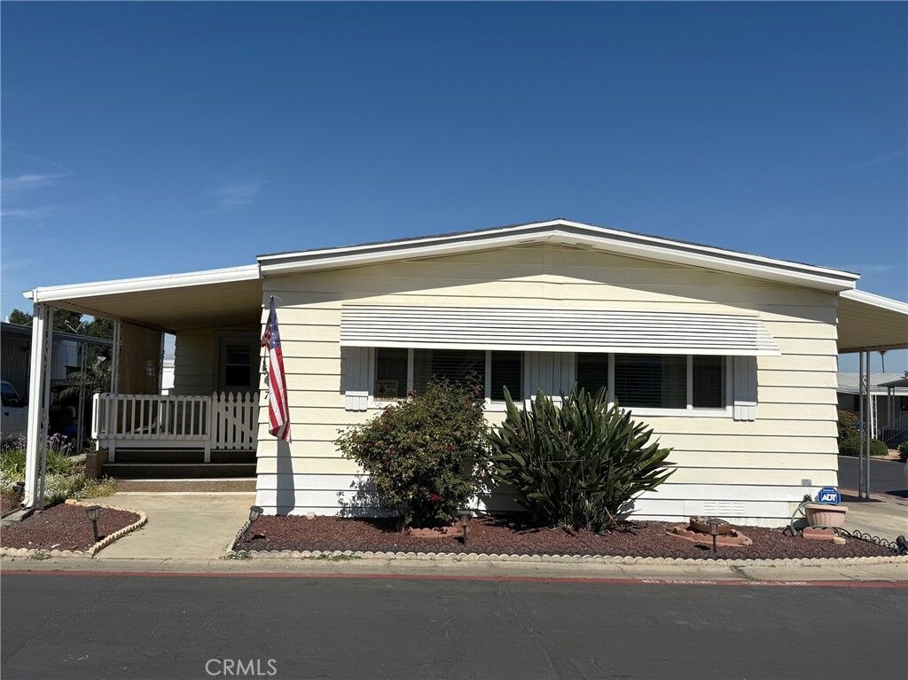 Property Photo: 975 California Street 75 CA 92320