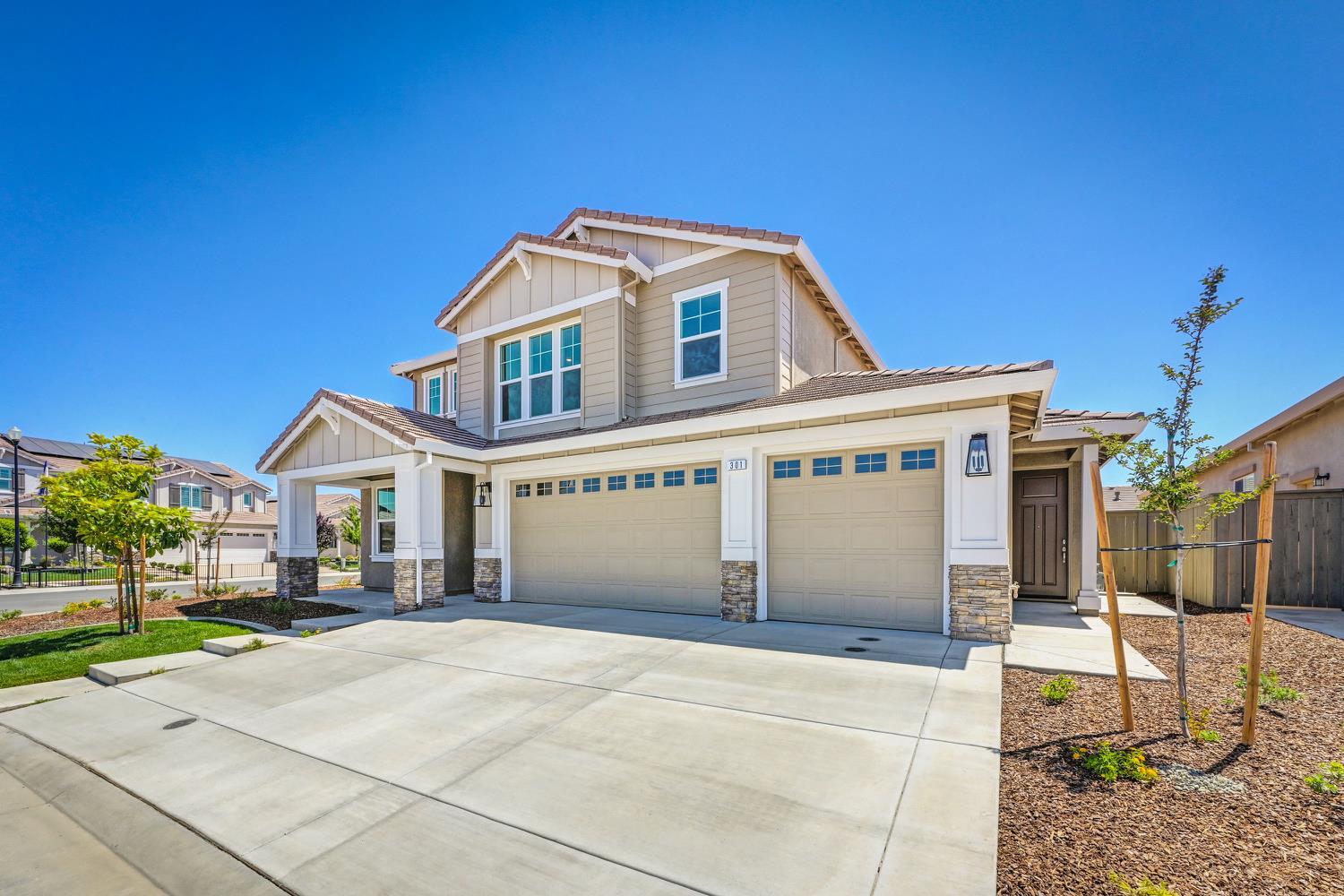 Property Photo: 301 Bee Balm Court CA 95747
