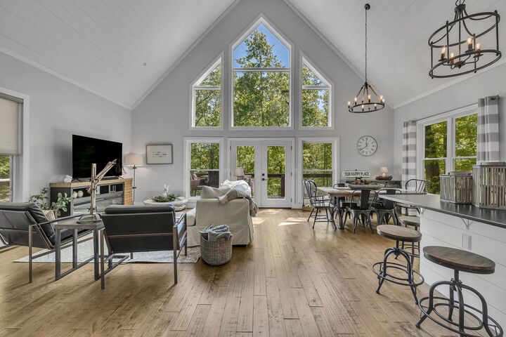 Property Photo: 420 Holiday Haven Dr TN 37166