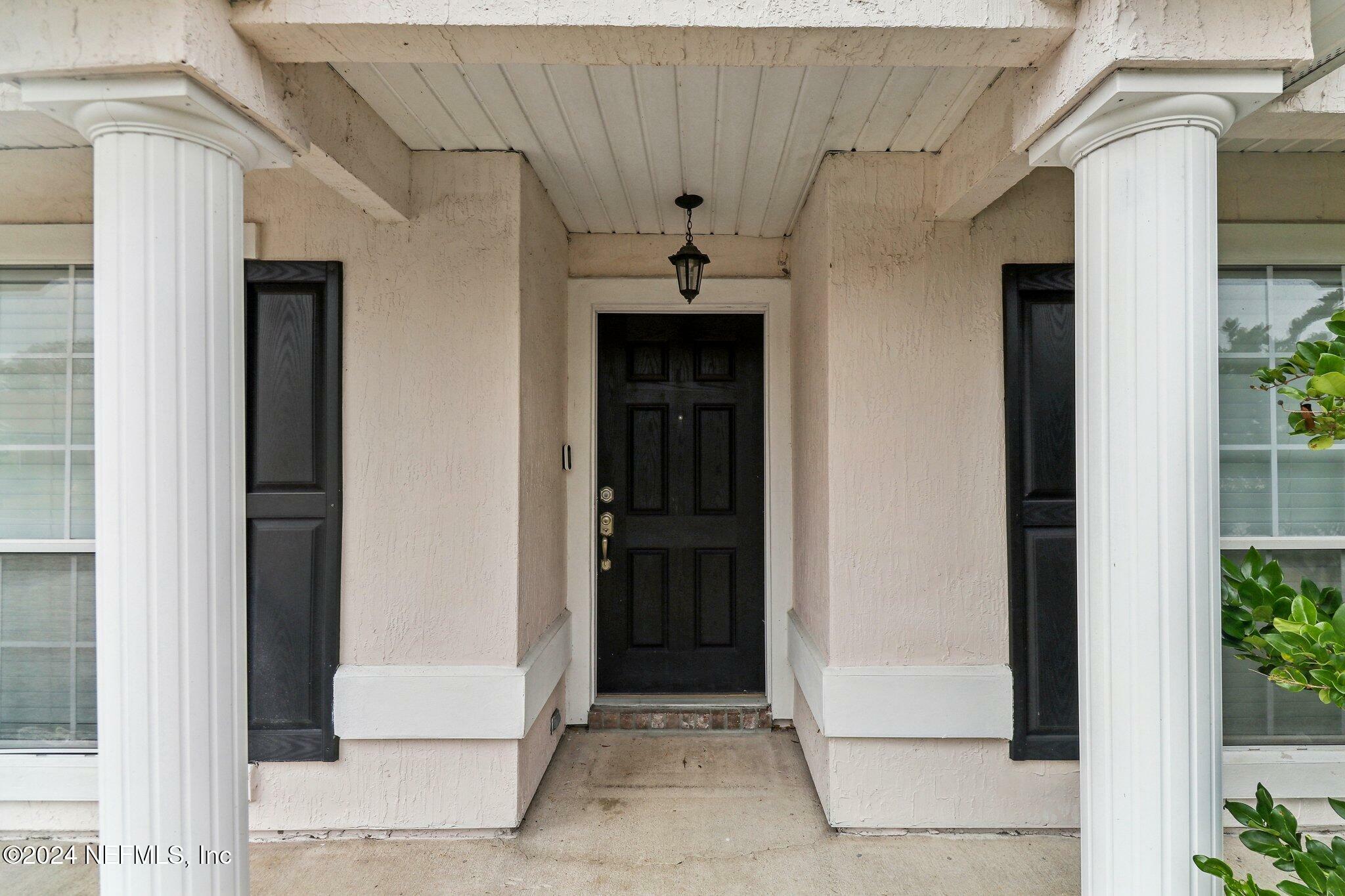 Property Photo: 14018 Fish Eagle Drive E FL 32226