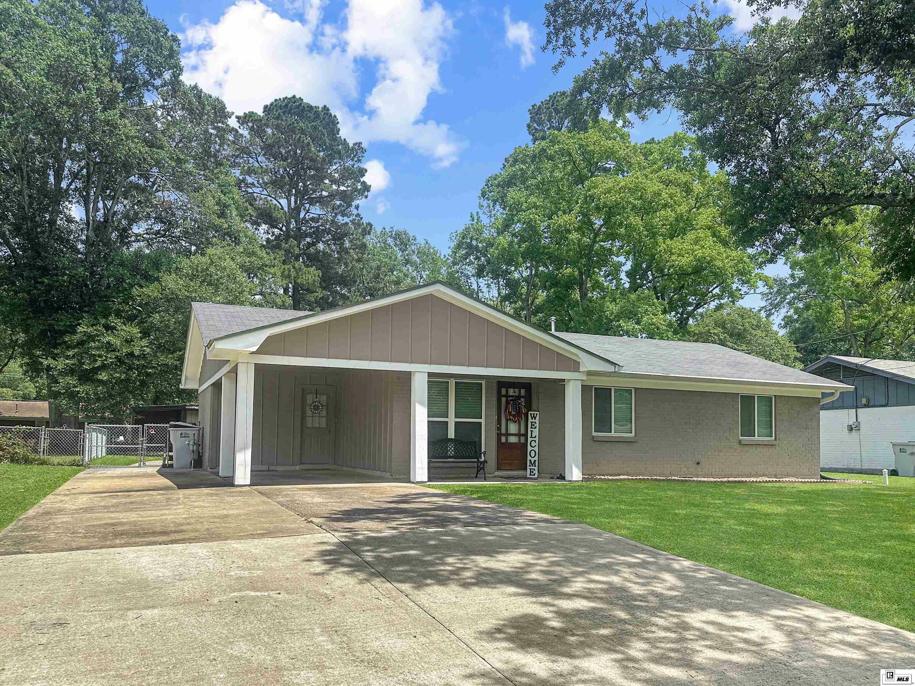 Property Photo: 200 Westside Drive LA 71291