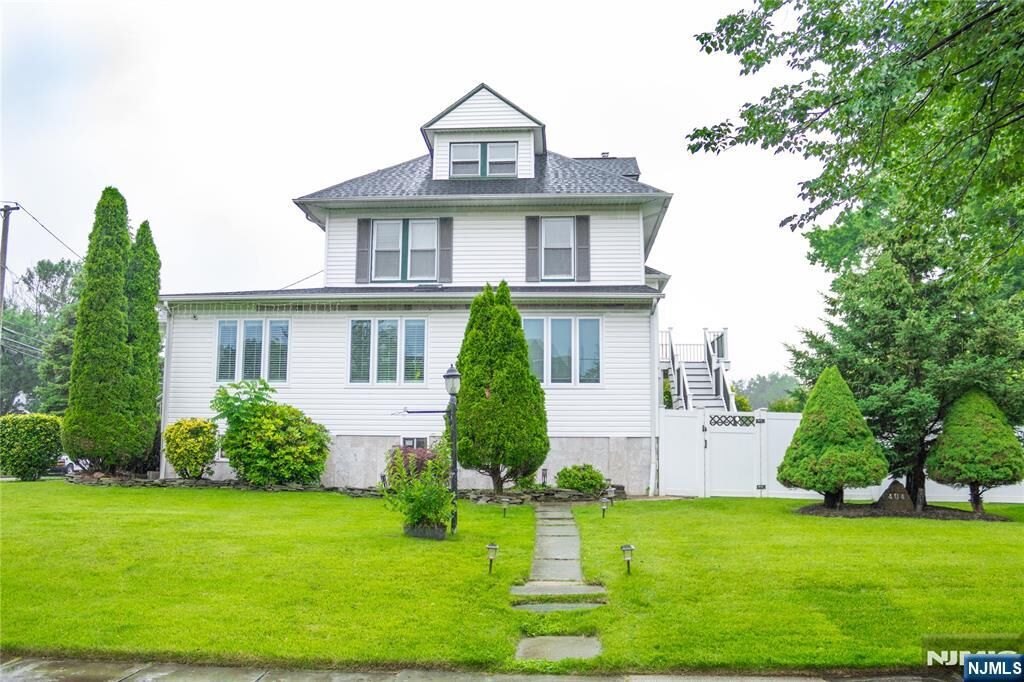 Property Photo:  404 Walnut Street 2  NJ 07204 