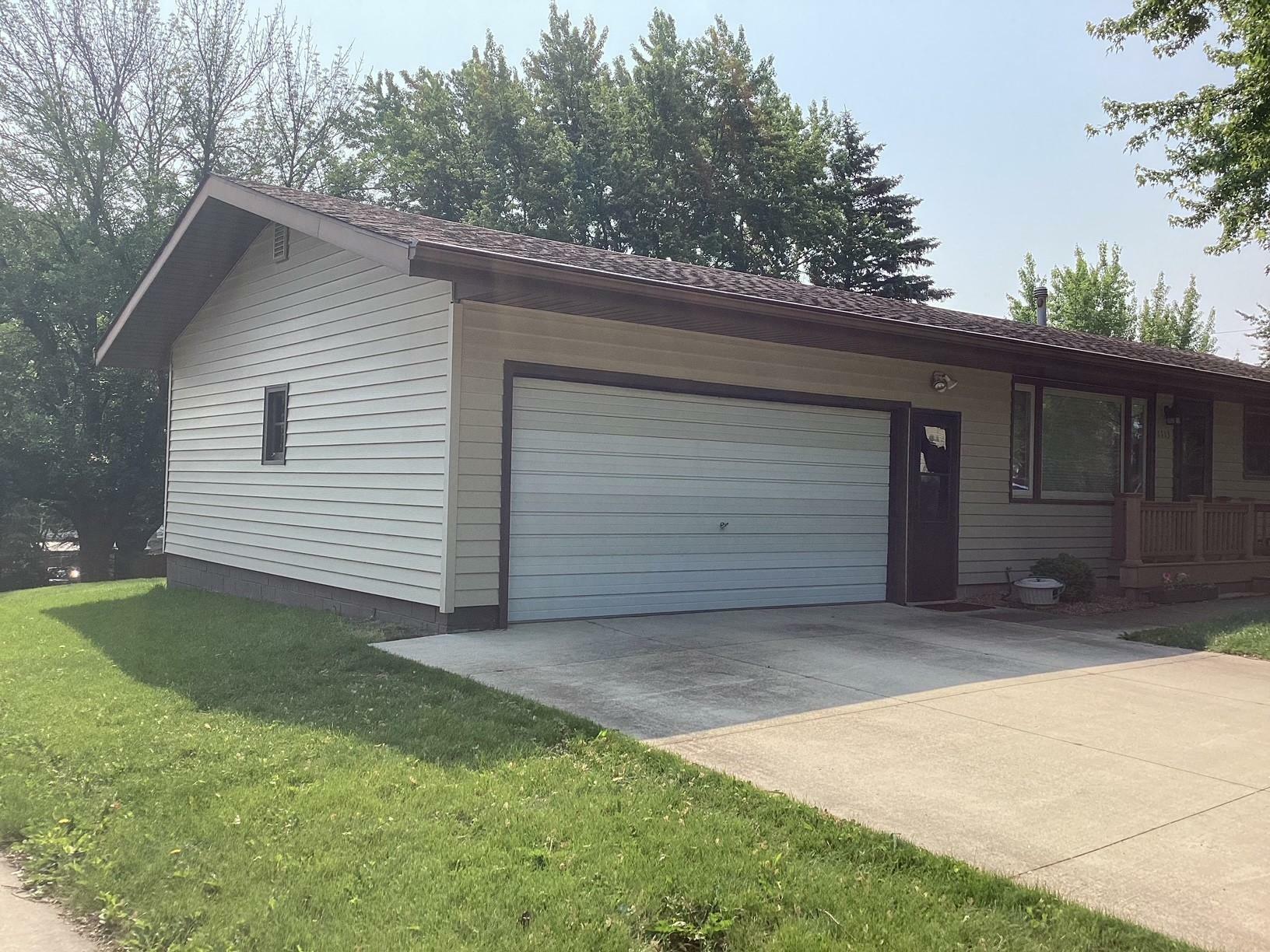 Property Photo: 1113 Rosehill Drive MN 56007