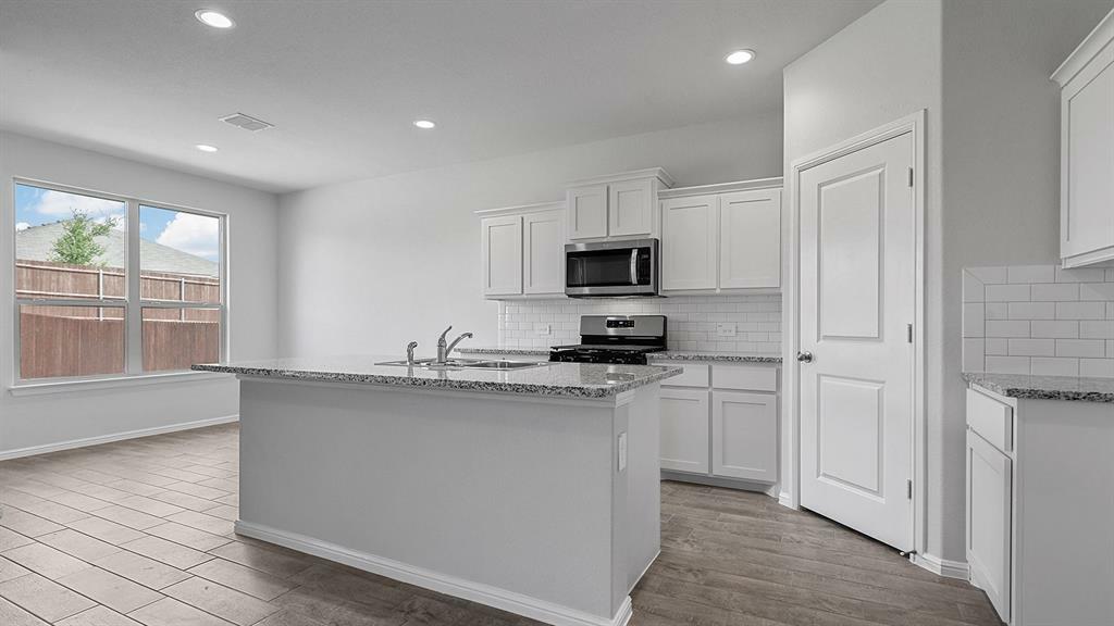 Property Photo: 150 Bay Meadows Lane TX 76023