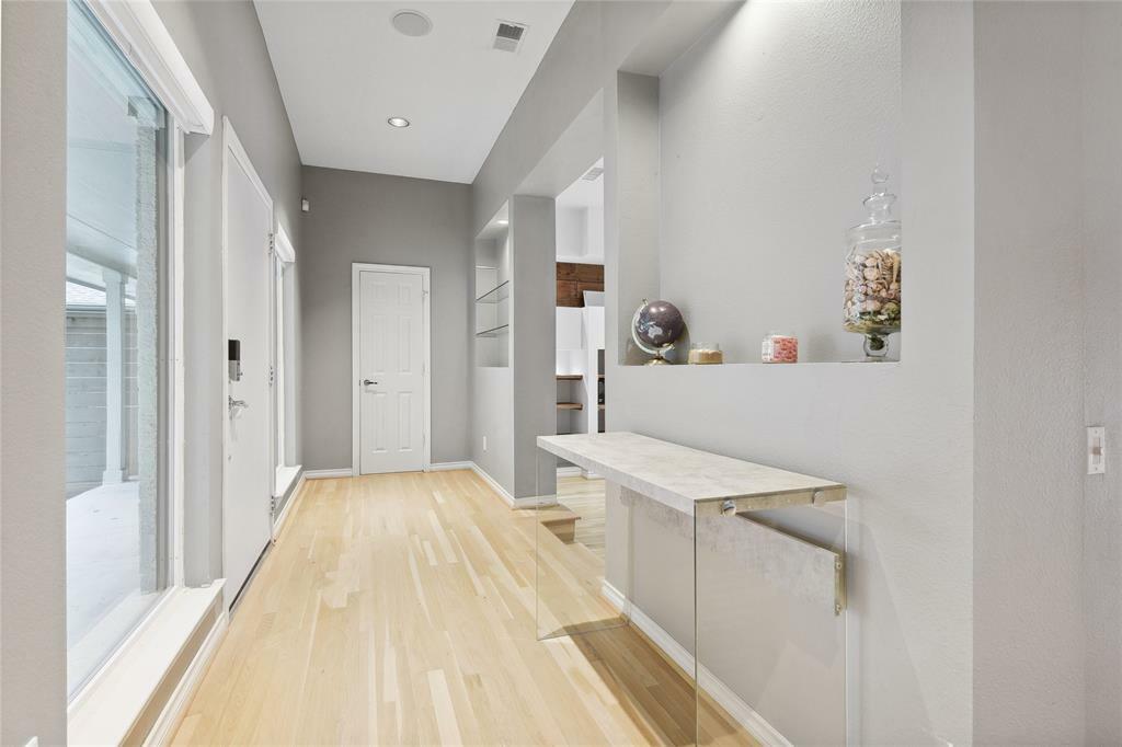Property Photo: 10536 Egret Lane TX 75230
