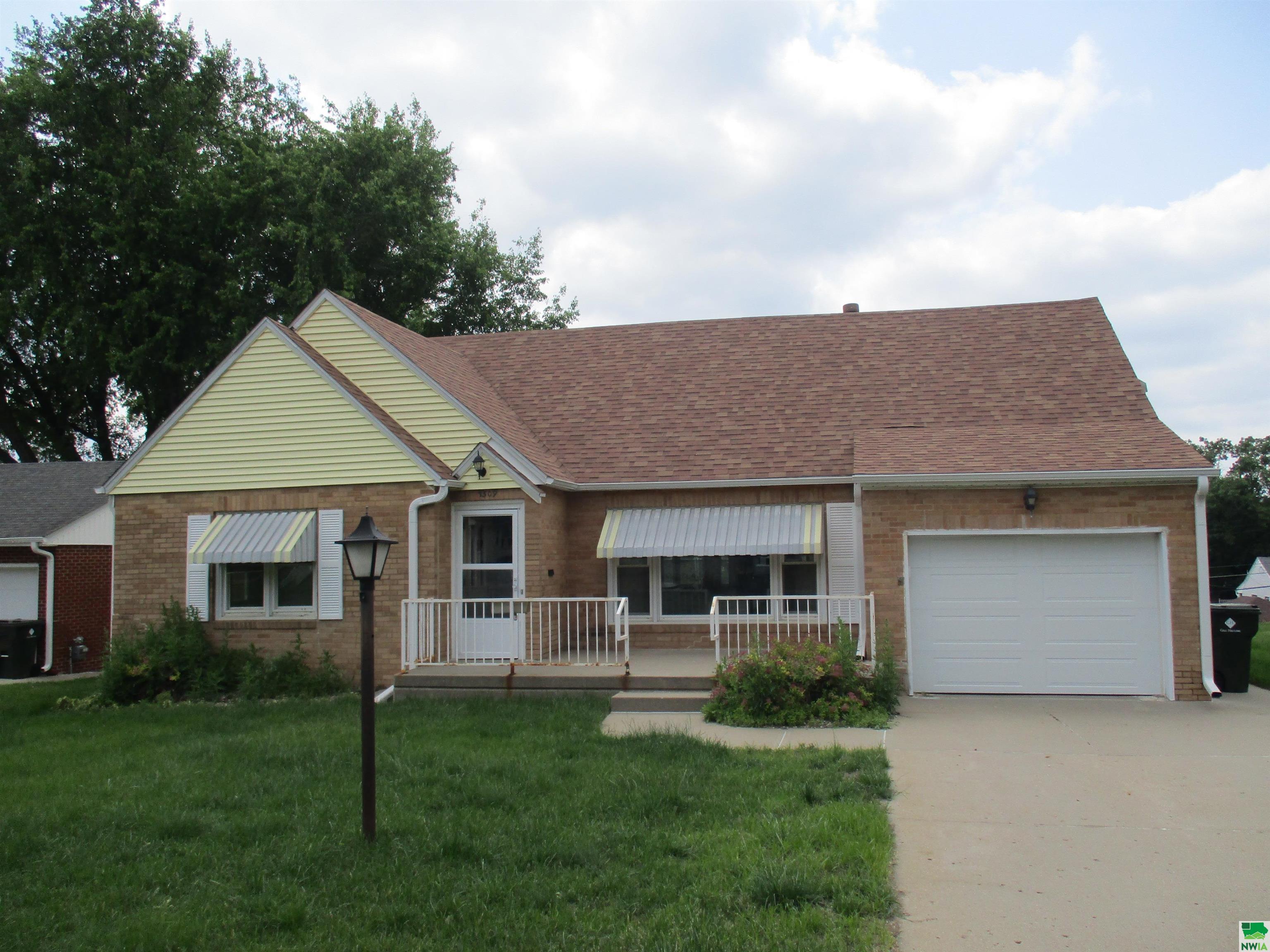 Property Photo:  3509 Jennings St  IA 51104 