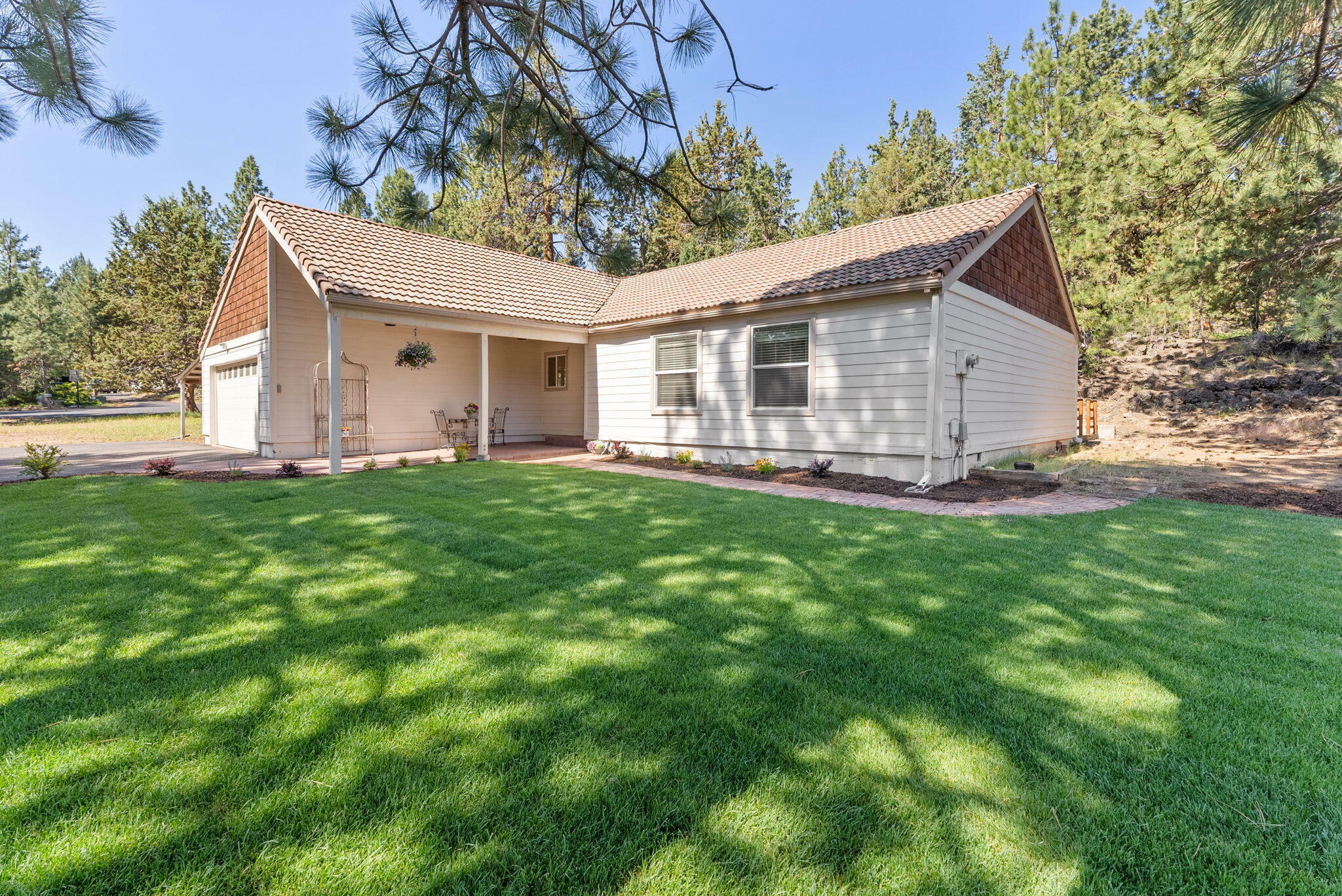 Property Photo: 60781 Country Club Drive OR 97702