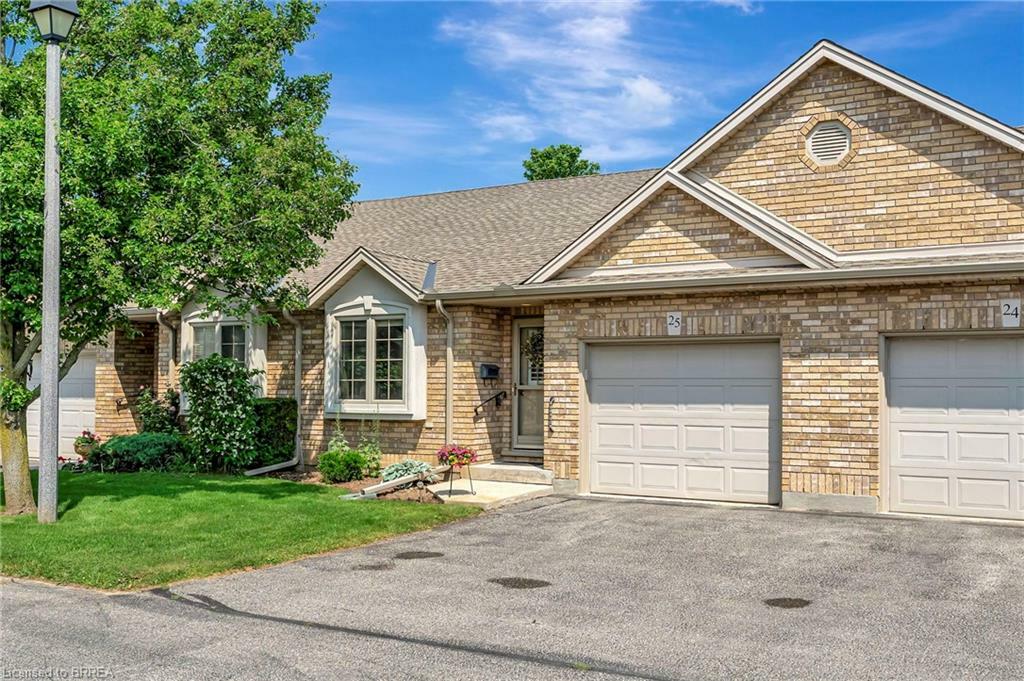 Property Photo: 25 Cobden Court 25 ON N3R 8B5