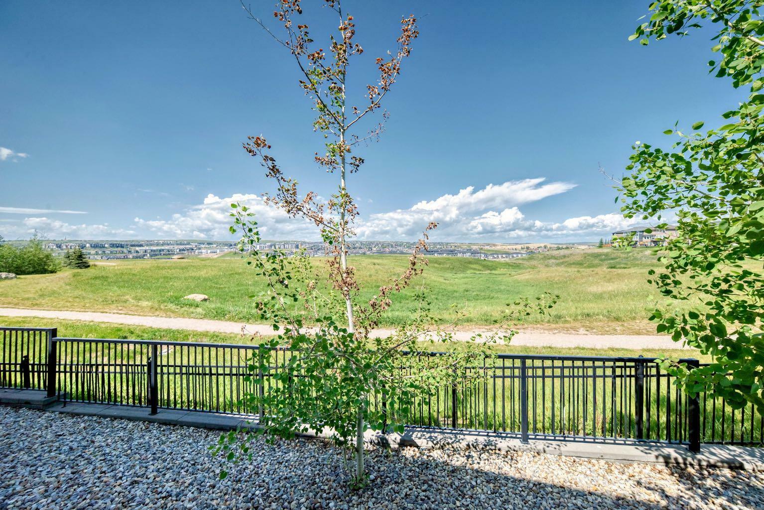 Property Photo: 905 Evansridge Park NW AB T3P 0N7