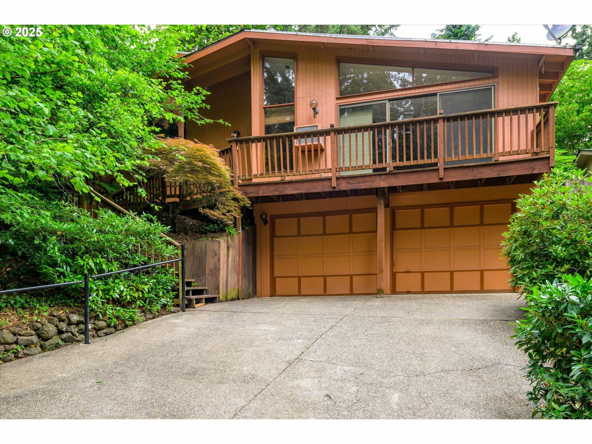 Property Photo: 761 Foothill Dr OR 97405