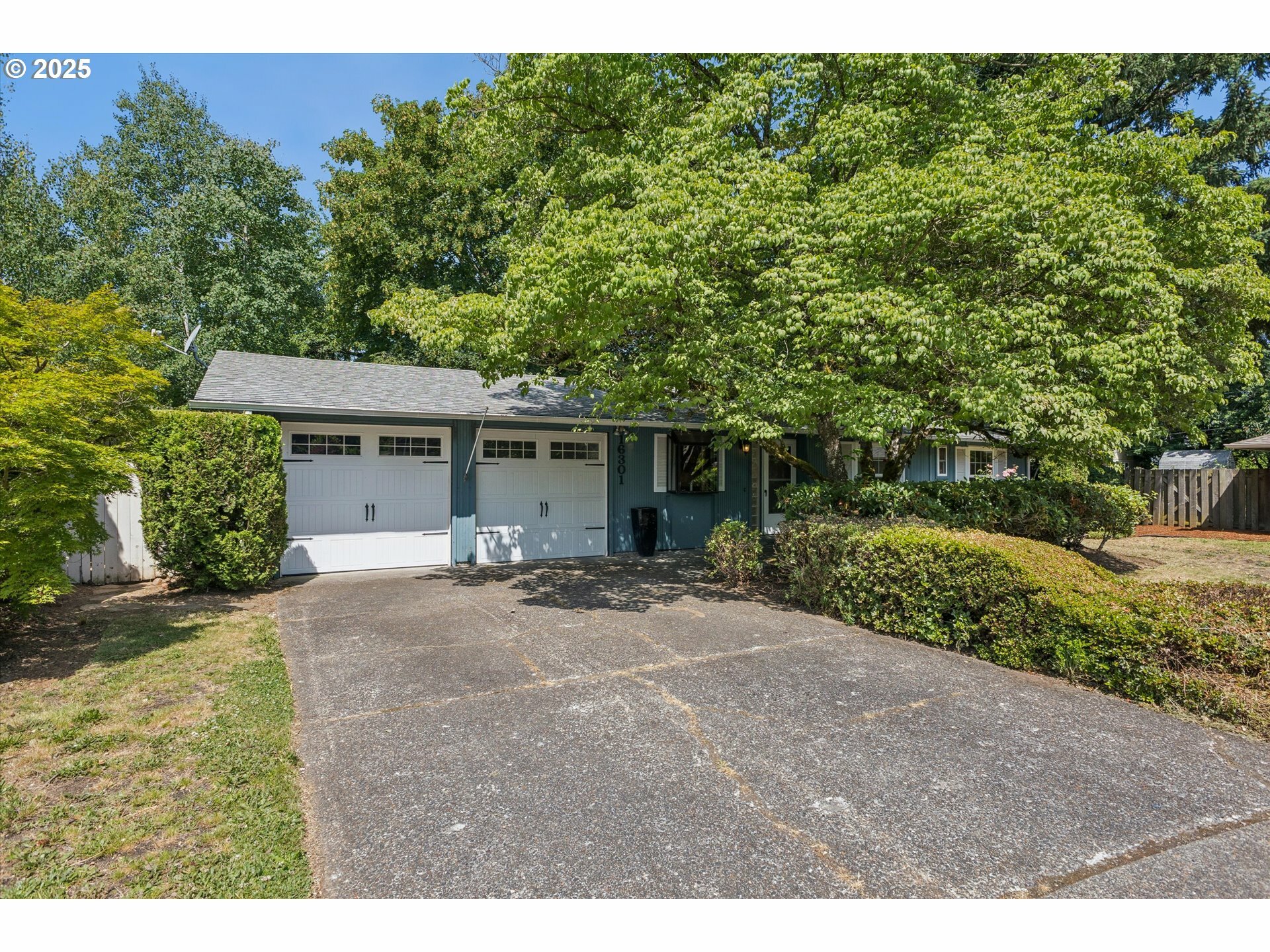 Property Photo: 16301 SE Franklin St OR 97236