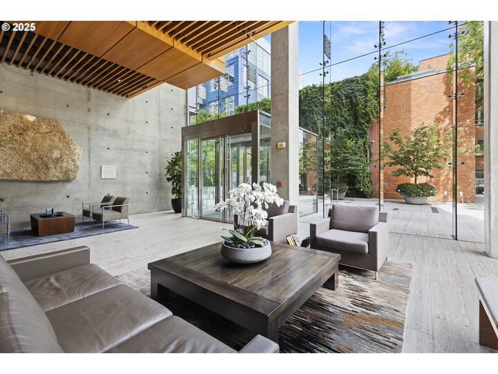 Property Photo:  1221 SW 10th Ave 1110  OR 97205