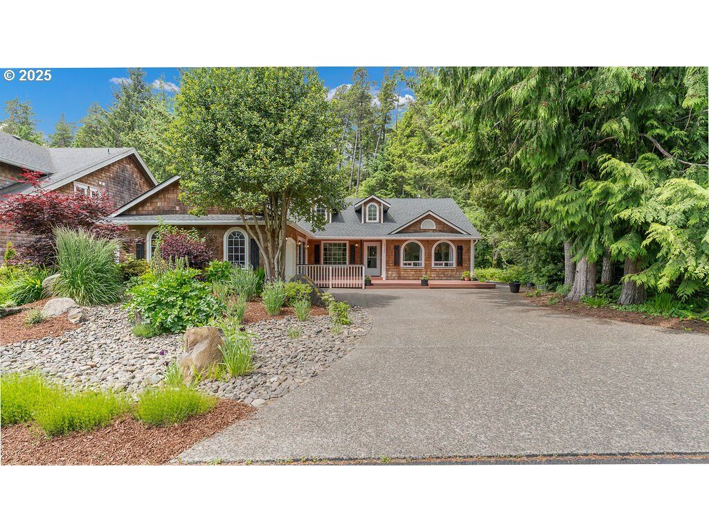 Property Photo: 35130 Ponderosa Loop OR 97130