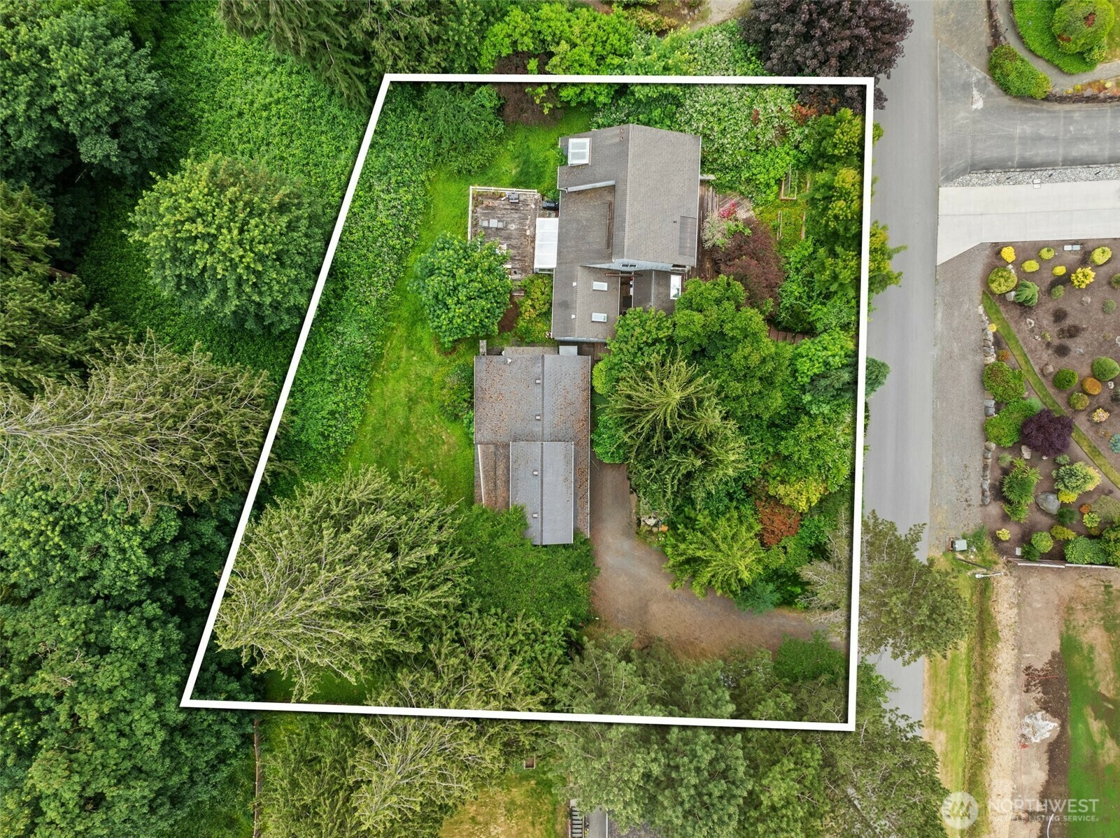 Property Photo: 10319 133rd Place SE WA 98296