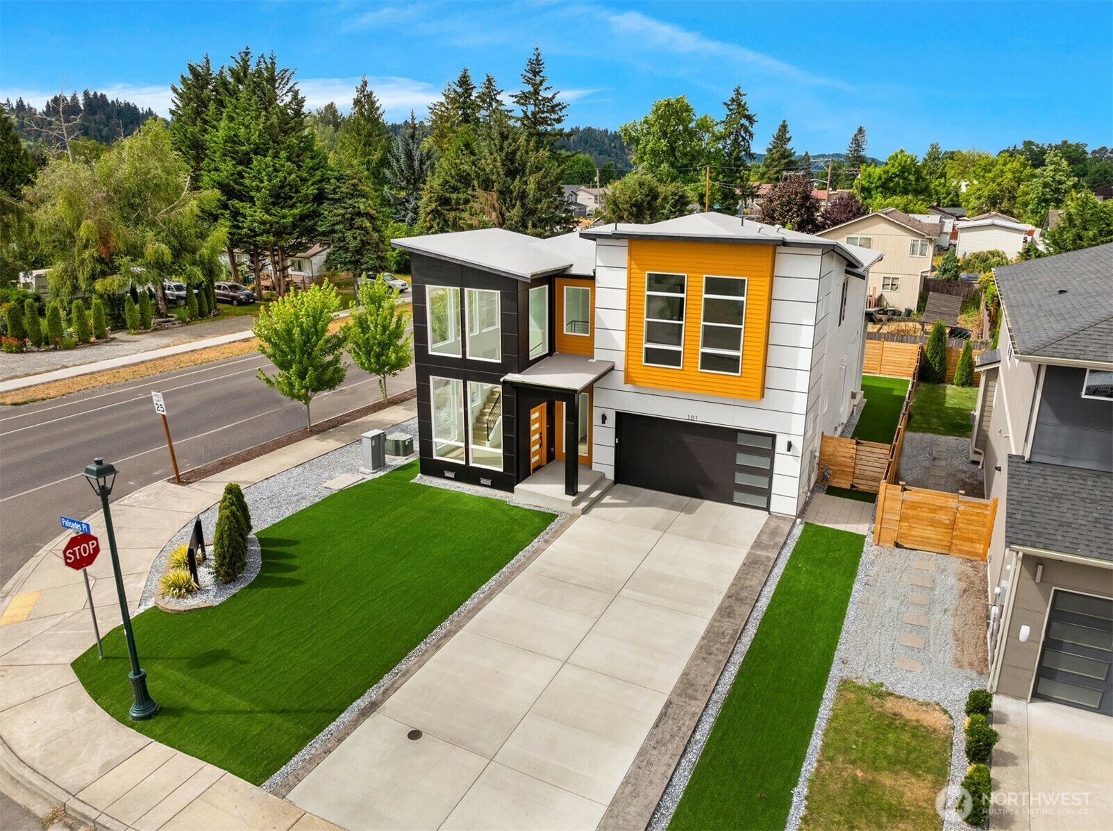 Property Photo: 101 Palisades Place WA 98047
