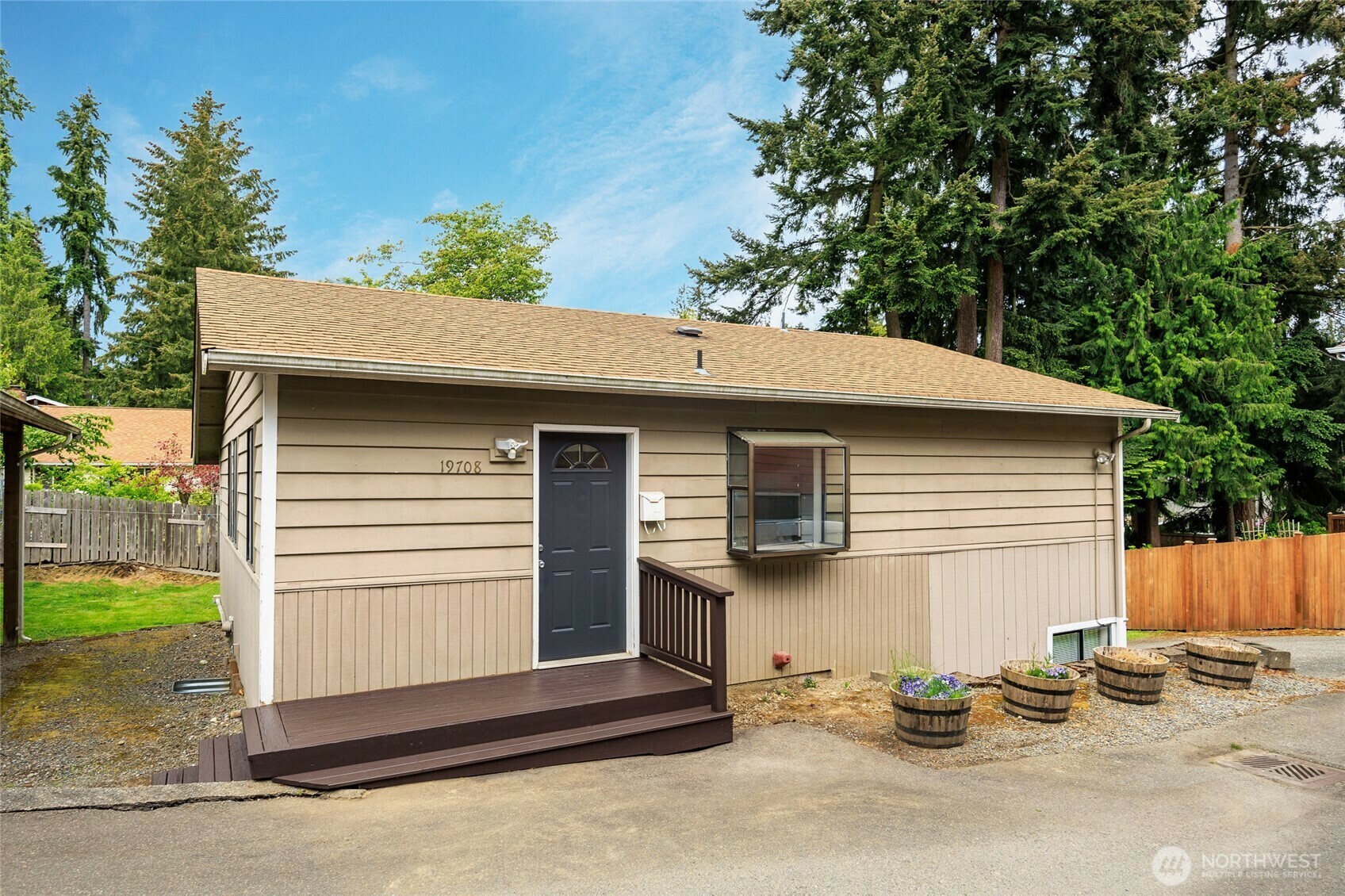 Property Photo: 19708 North Park Avenue N Upper WA 98133