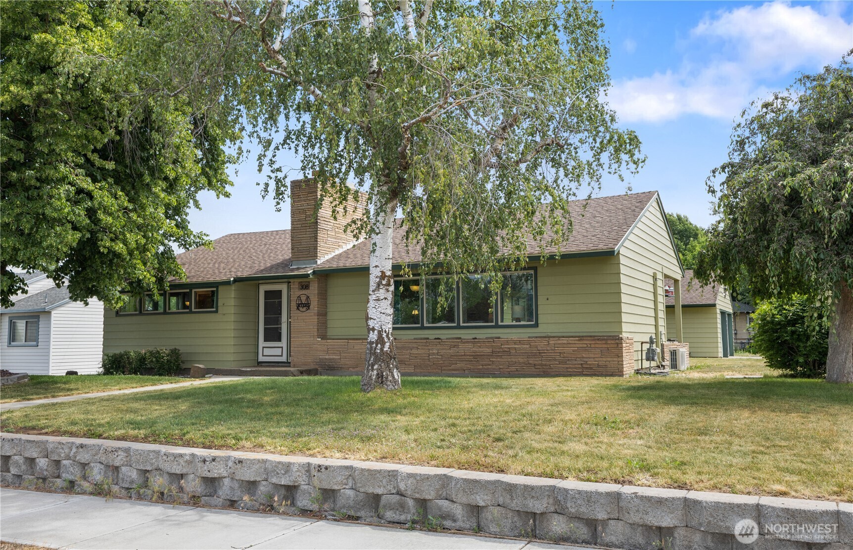 Property Photo: 308 2nd Ave WA 99134