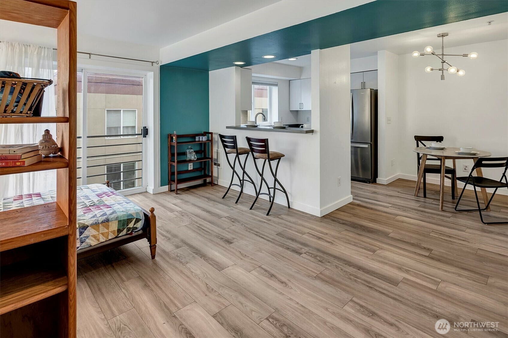 Property Photo: 712 E Denny Way 502 WA 98122