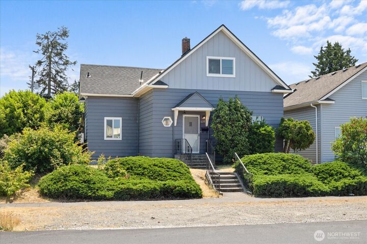 Property Photo:  824 E  Harrison  WA 98404 
