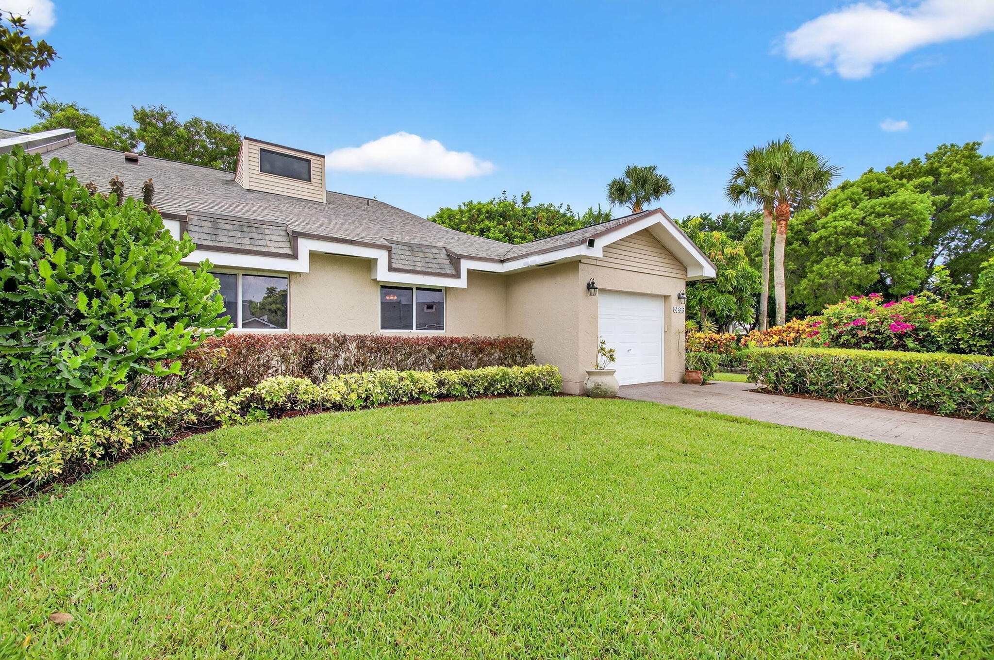 Property Photo: 6858 Fountains Circle FL 33467
