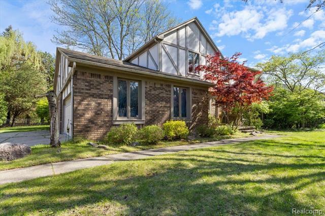 Property Photo: 4824 Quarton Road MI 48302