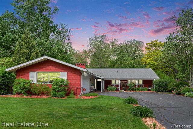 3183 Oakhill Drive  Troy MI 48084 photo