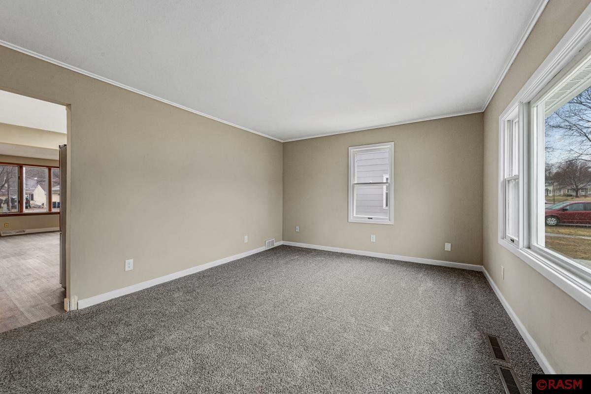 Property Photo:  710 S Jefferson Street  MN 56073-9412 