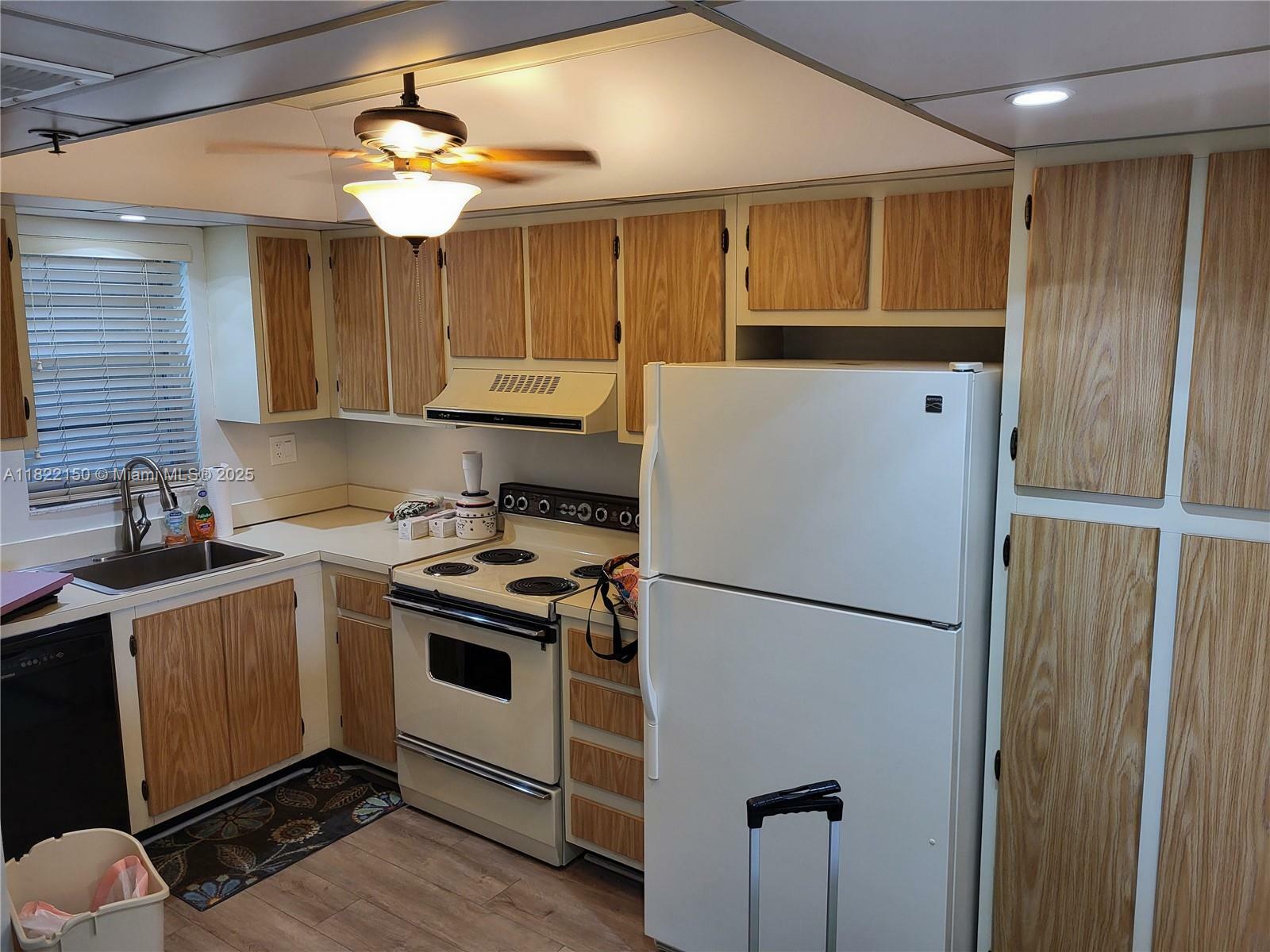 Property Photo: 3150 W Rolling Hills Cir 310 FL 33328