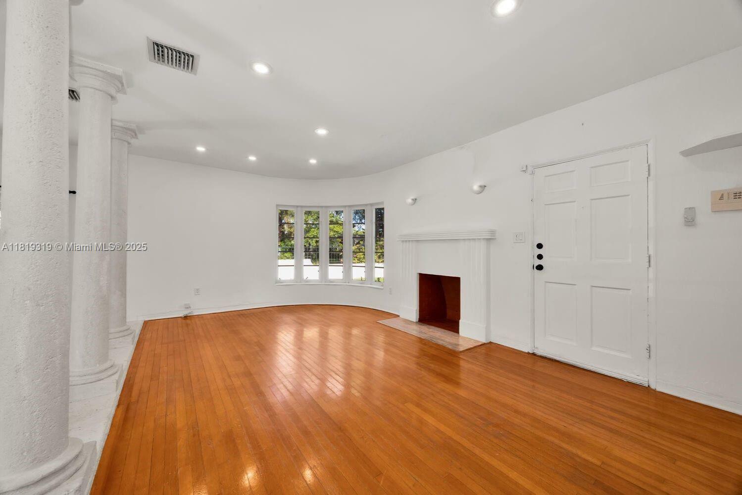 Property Photo: 1409 Medina Ave FL 33134