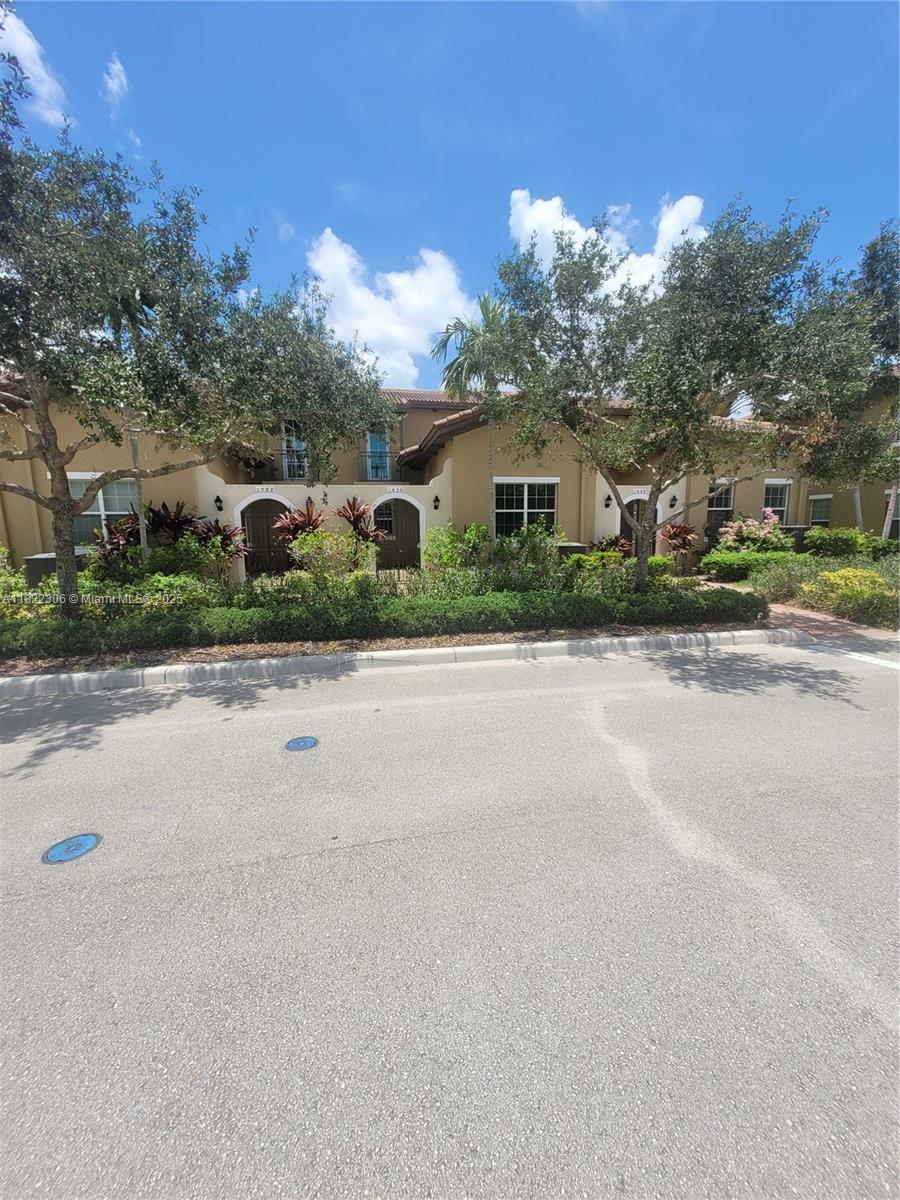 Property Photo: 1430 SW 147th Ter FL 33027